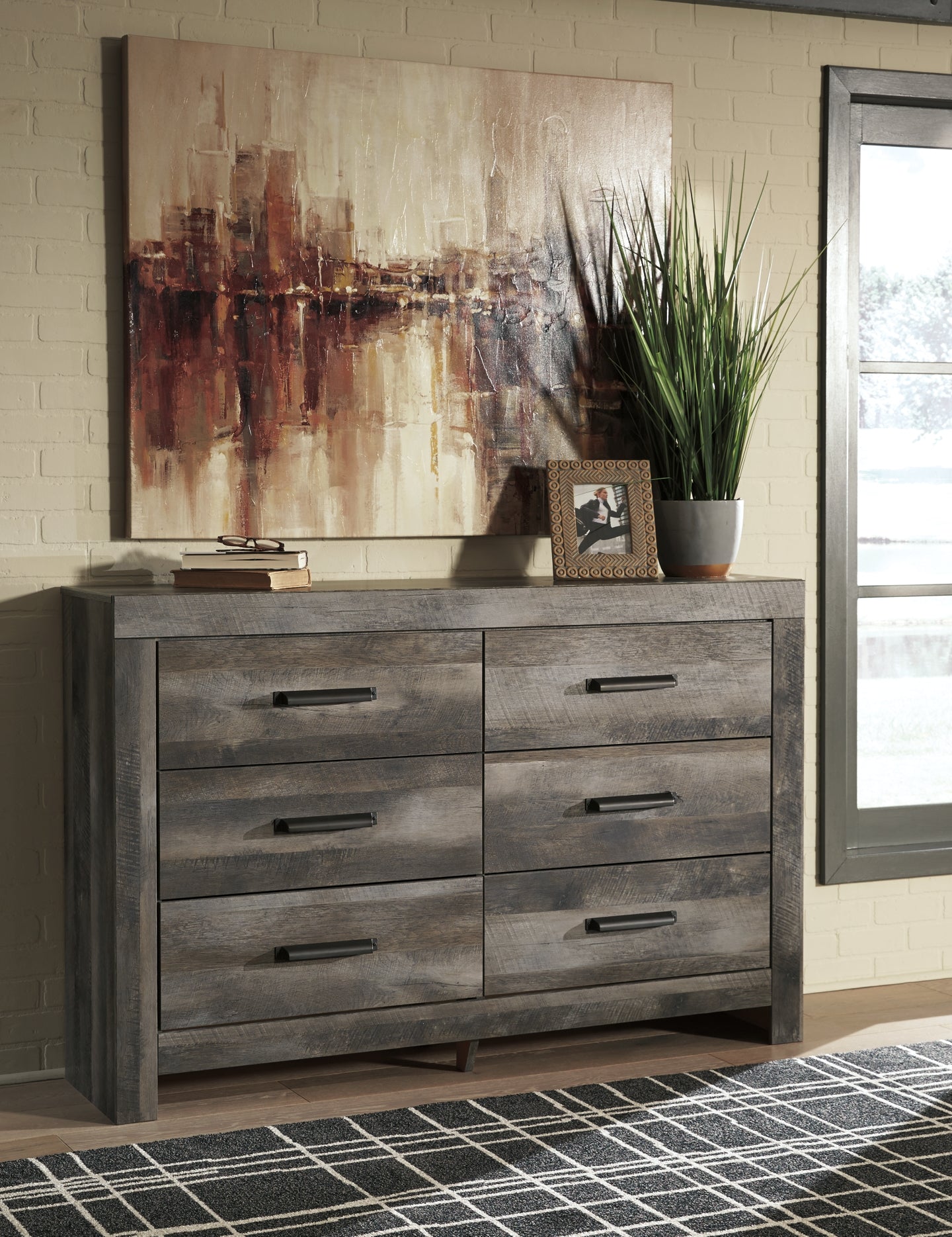 Wynnlow Six Drawer Dresser