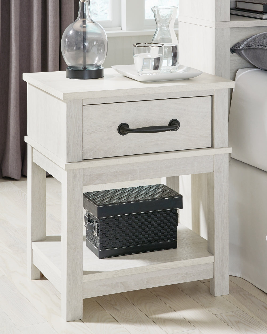 Dorrinson One Drawer Night Stand